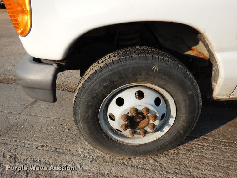 image for item DM5052 2006 Ford E450  box truck