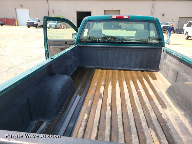 image for item DM5056 2006 Chevrolet Silverado 2500HD  pickup truck