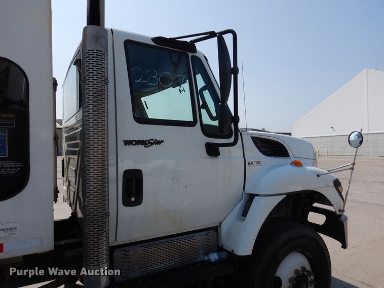 image for item DM5062 2013 International WorkStar 7400  refuse truck