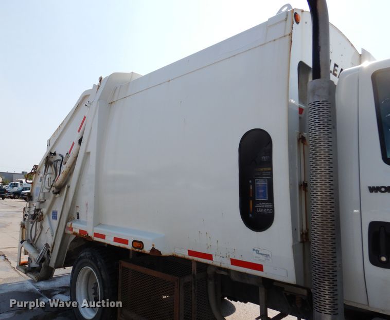 image for item DM5062 2013 International WorkStar 7400  refuse truck