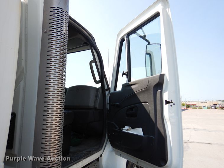 image for item DM5062 2013 International WorkStar 7400  refuse truck