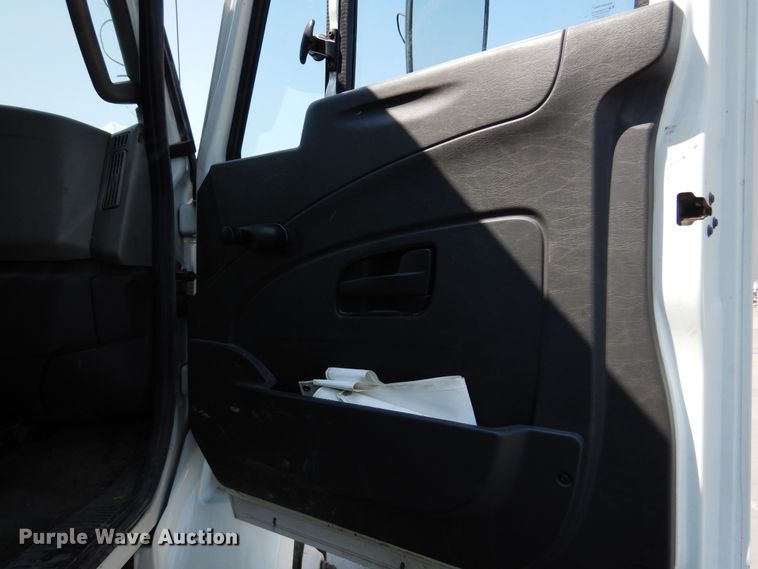 image for item DM5062 2013 International WorkStar 7400  refuse truck