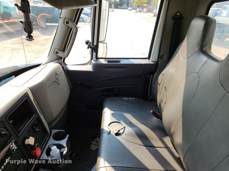 image for item DM5063 2013 International WorkStar 7400  utility / service truck