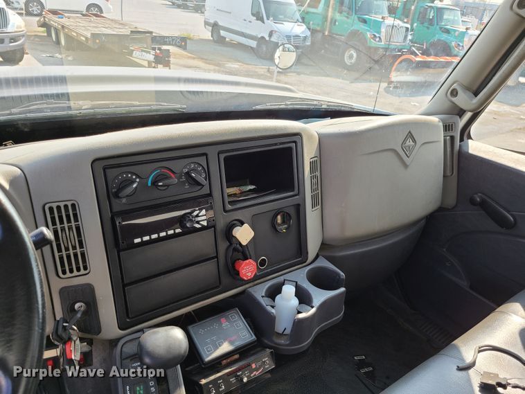 image for item DM5063 2013 International WorkStar 7400  utility / service truck