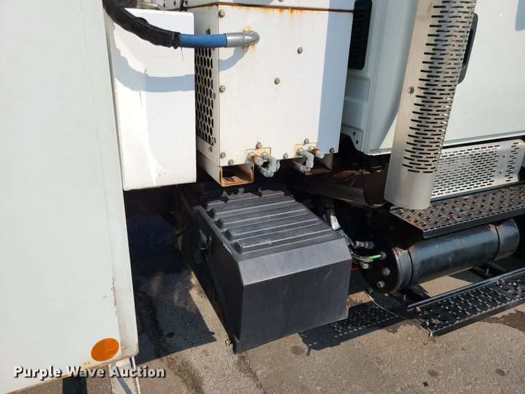 image for item DM5063 2013 International WorkStar 7400  utility / service truck