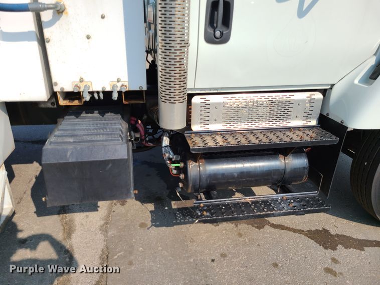 image for item DM5063 2013 International WorkStar 7400  utility / service truck