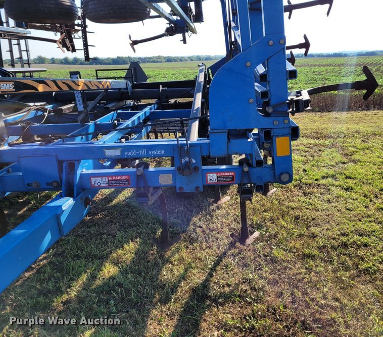 image for item BY9425 DMI Tigermate II  field cultivator