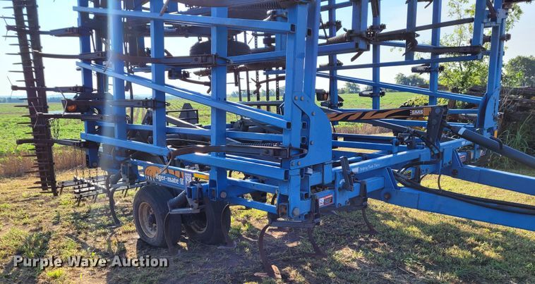 image for item BY9425 DMI Tigermate II  field cultivator