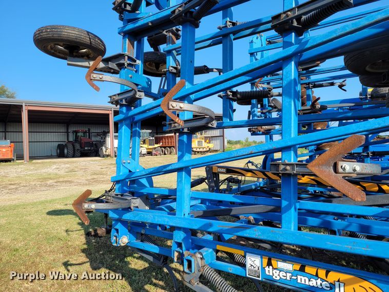 image for item BY9425 DMI Tigermate II  field cultivator