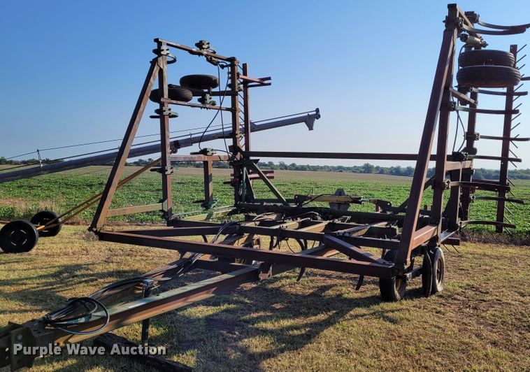 image for item BY9427 John Deere 1610  chisel