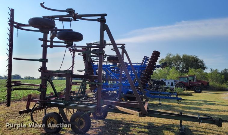 image for item BY9427 John Deere 1610  chisel