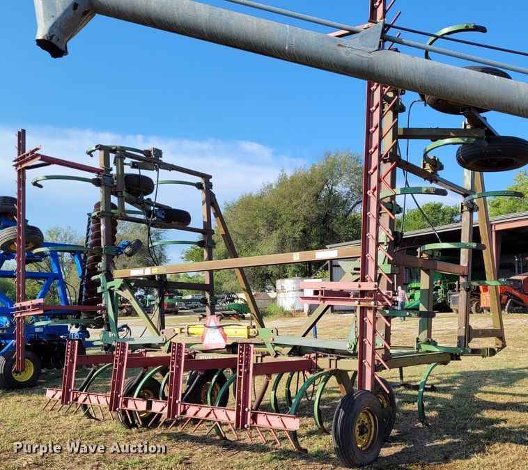 image for item BY9427 John Deere 1610  chisel