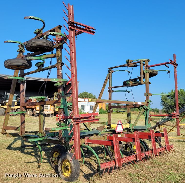 image for item BY9427 John Deere 1610  chisel