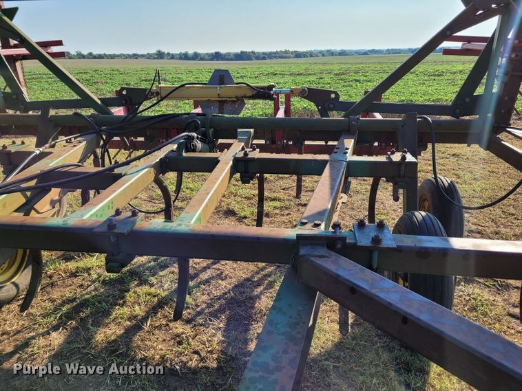 image for item BY9427 John Deere 1610  chisel