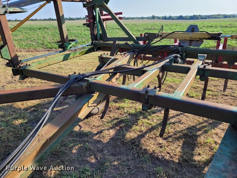 image for item BY9427 John Deere 1610  chisel