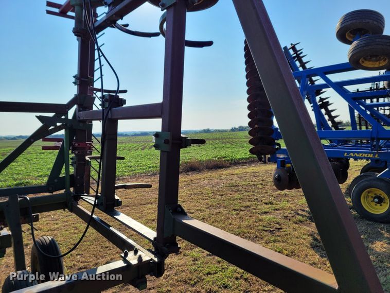 image for item BY9427 John Deere 1610  chisel