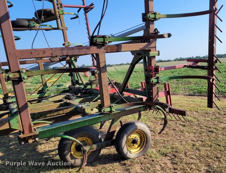 image for item BY9427 John Deere 1610  chisel