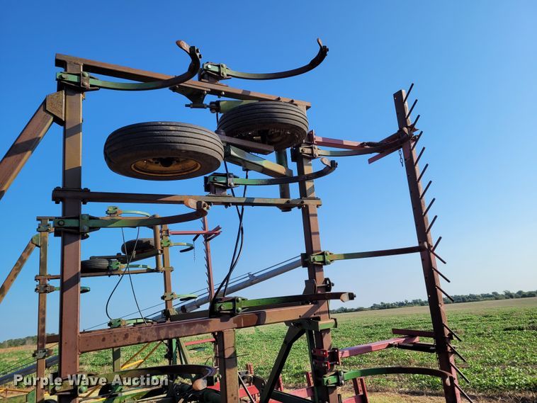 image for item BY9427 John Deere 1610  chisel