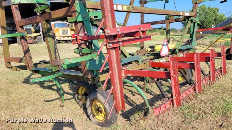 image for item BY9427 John Deere 1610  chisel