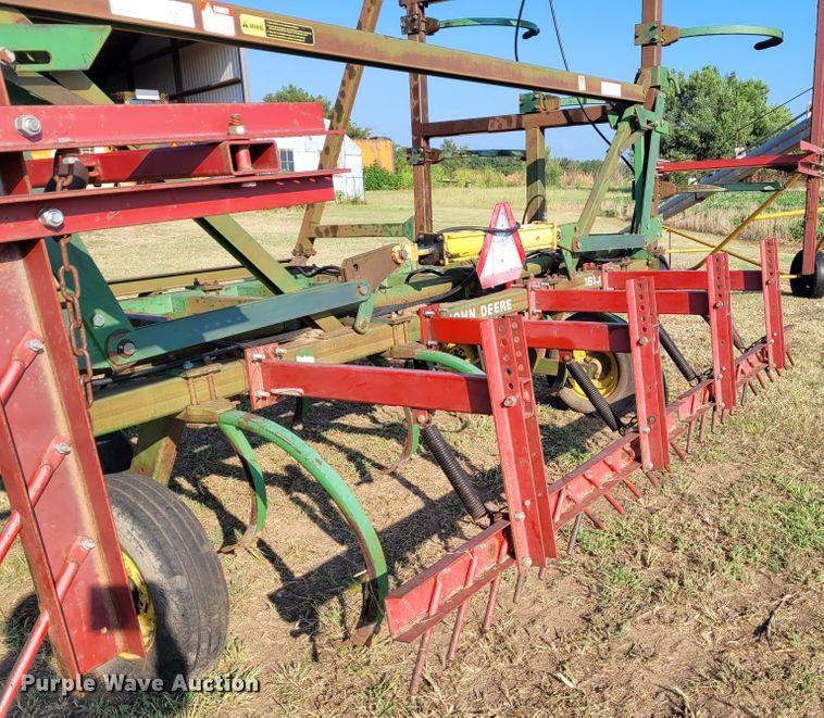 image for item BY9427 John Deere 1610  chisel