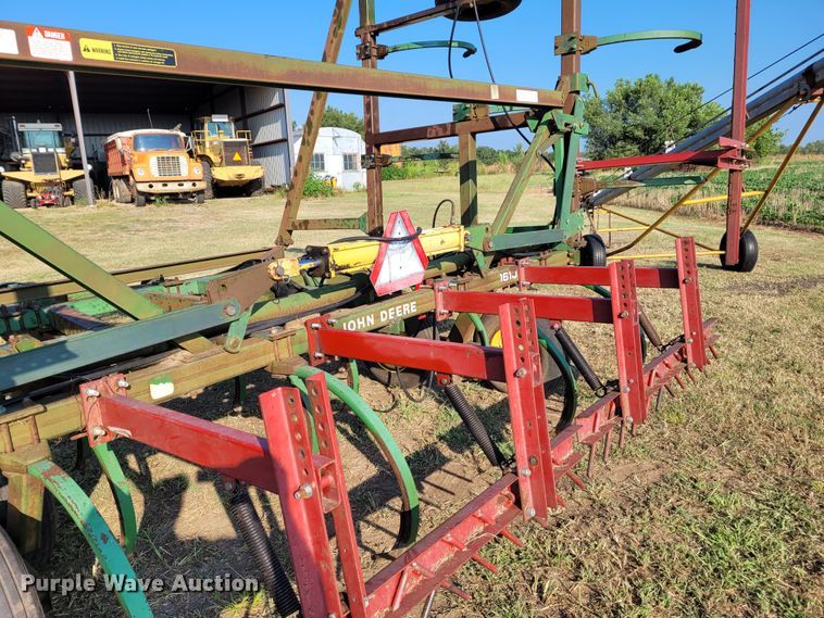 image for item BY9427 John Deere 1610  chisel