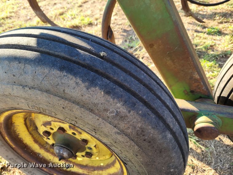 image for item BY9427 John Deere 1610  chisel