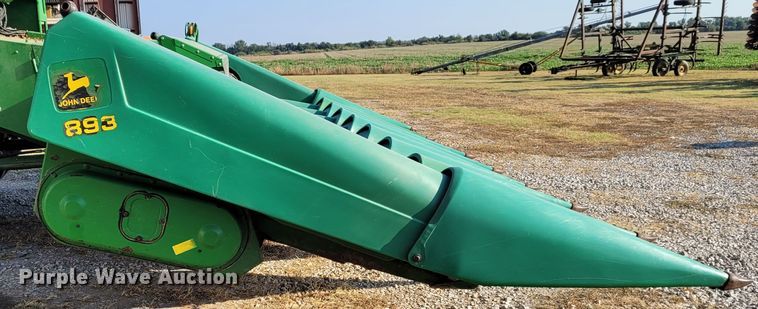 image for item BY9429 John Deere 893  corn head