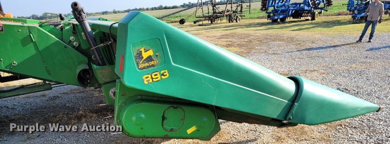 image for item BY9429 John Deere 893  corn head