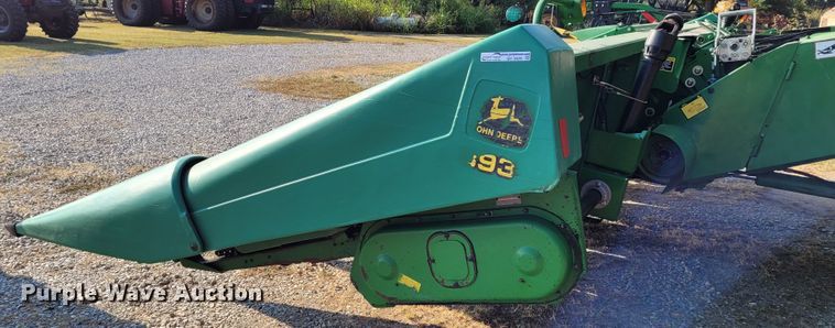 image for item BY9429 John Deere 893  corn head