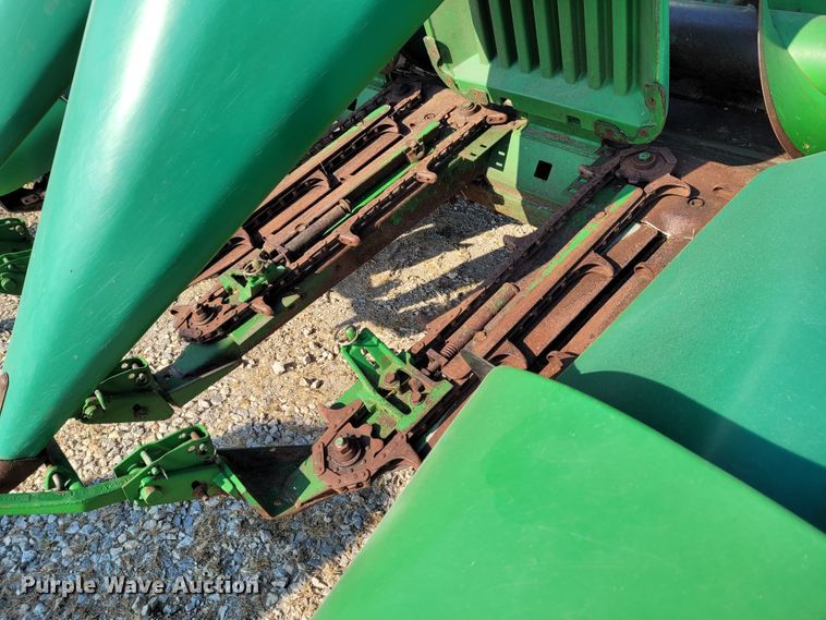image for item BY9429 John Deere 893  corn head