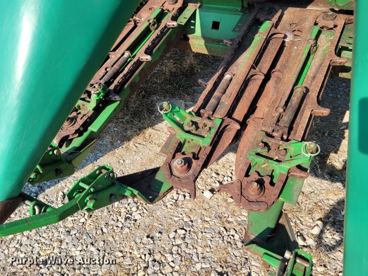 image for item BY9429 John Deere 893  corn head