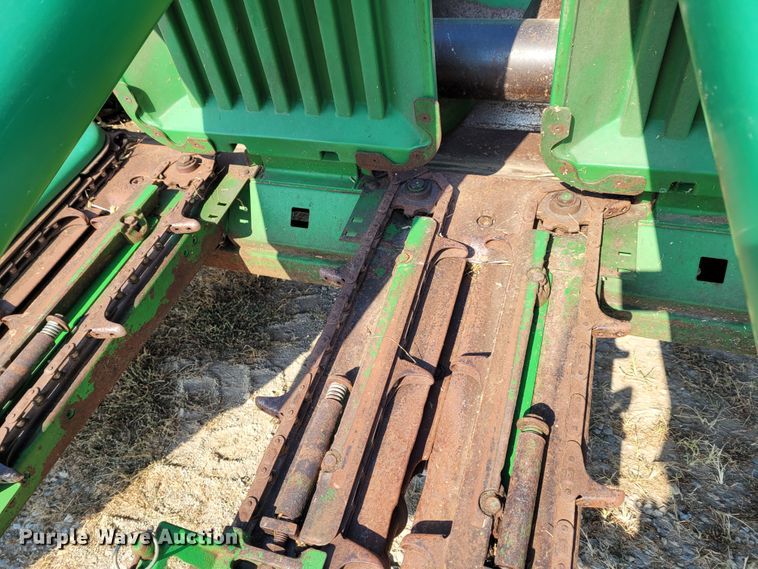 image for item BY9429 John Deere 893  corn head