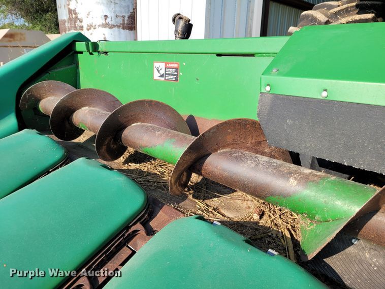 image for item BY9429 John Deere 893  corn head