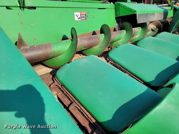 image for item BY9429 John Deere 893  corn head