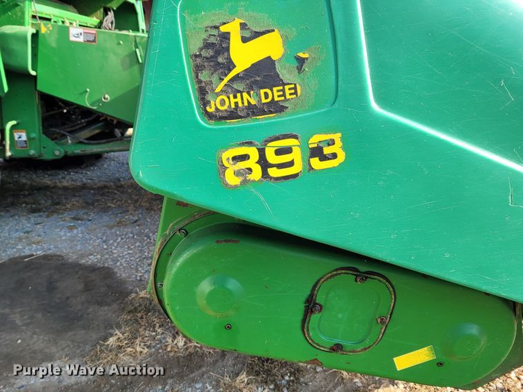 image for item BY9429 John Deere 893  corn head