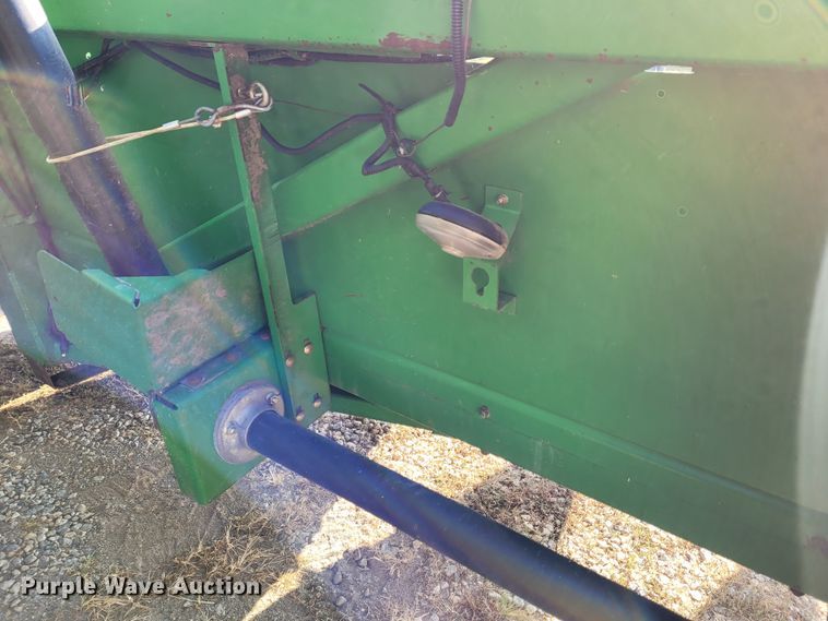 image for item BY9429 John Deere 893  corn head