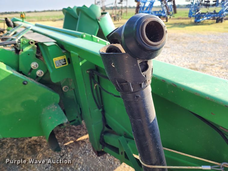 image for item BY9429 John Deere 893  corn head