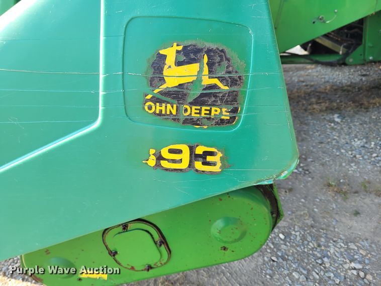 image for item BY9429 John Deere 893  corn head