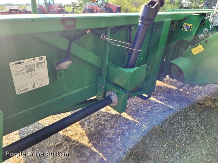 image for item BY9429 John Deere 893  corn head