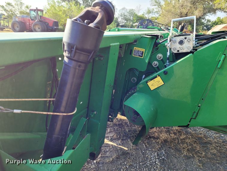 image for item BY9429 John Deere 893  corn head