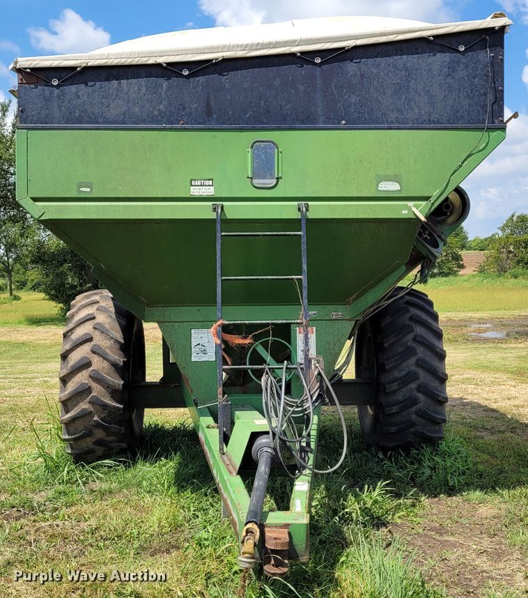 image for item BY9441 Brent 772  grain cart