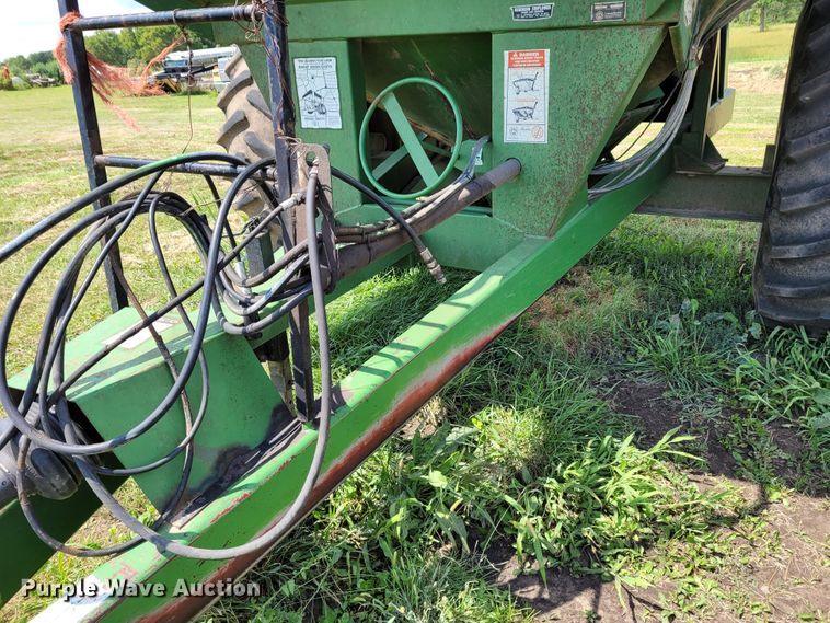 image for item BY9441 Brent 772  grain cart