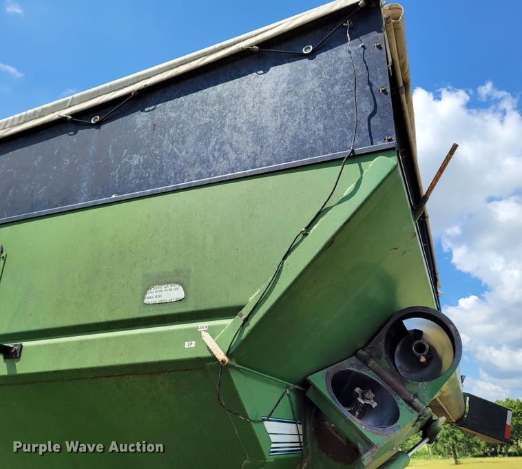 image for item BY9441 Brent 772  grain cart