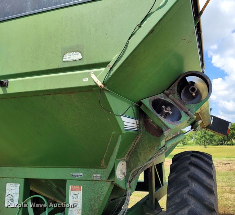 image for item BY9441 Brent 772  grain cart