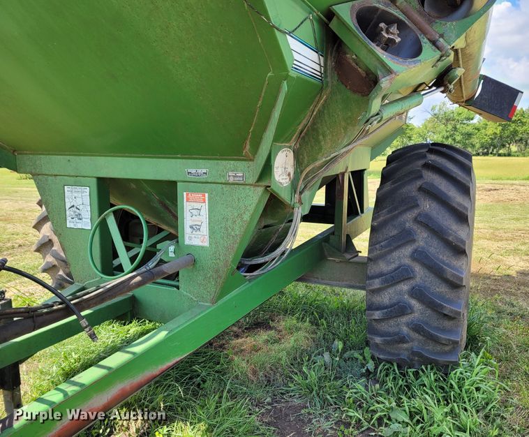 image for item BY9441 Brent 772  grain cart