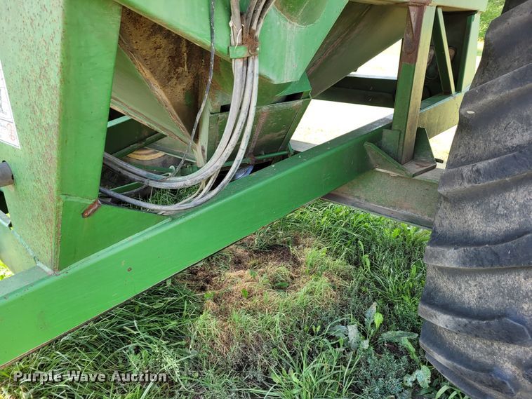 image for item BY9441 Brent 772  grain cart