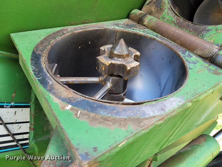 image for item BY9441 Brent 772  grain cart