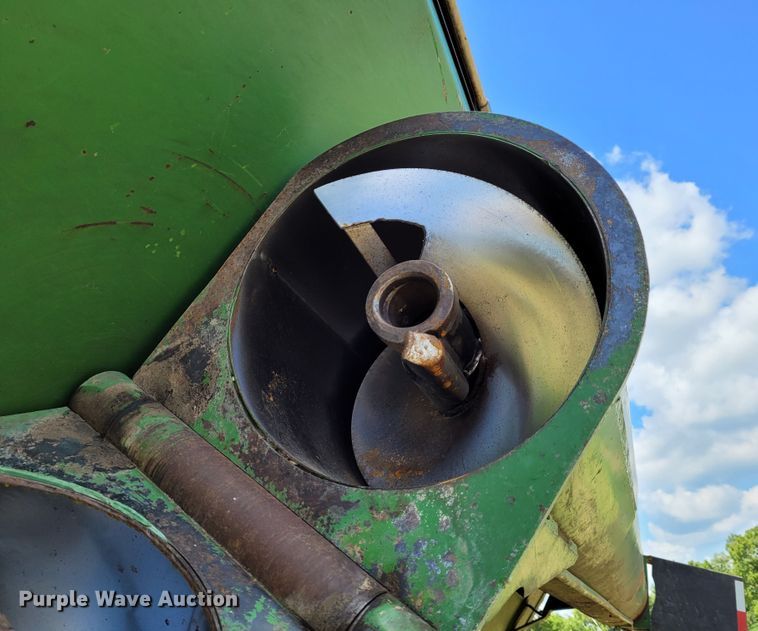 image for item BY9441 Brent 772  grain cart