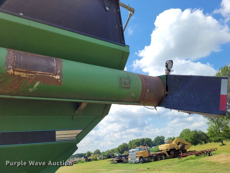 image for item BY9441 Brent 772  grain cart