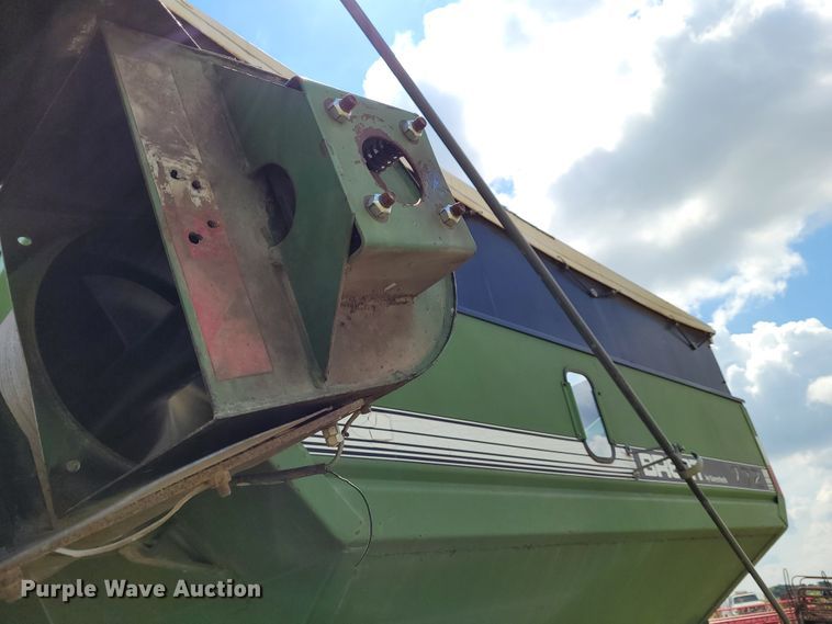 image for item BY9441 Brent 772  grain cart